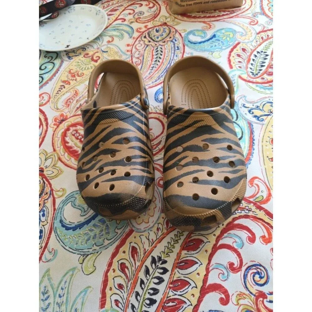 Crocs Classic Mens Size 12 Animal Print Clog Comfort Slip Resistant - Picture 8 of 8